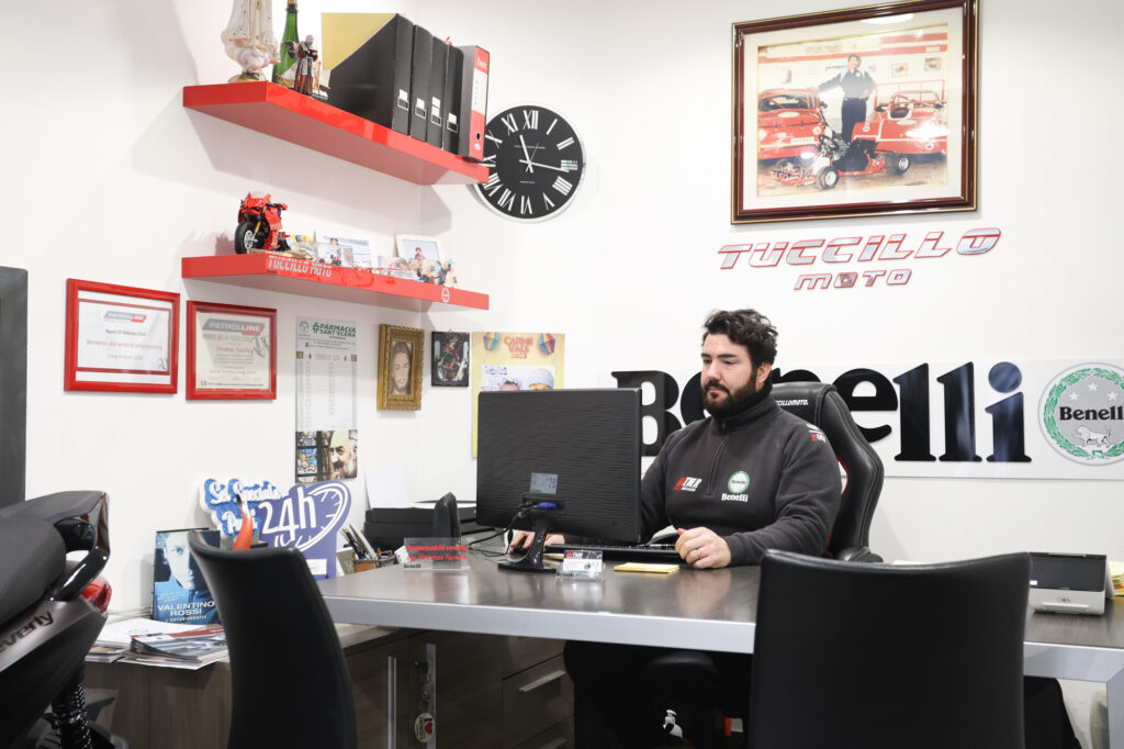 690A7775